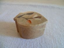 Boite stéatite, incrustée nacre Inde