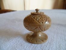 Boite stéatite ou pierre à savon ciselée Inde