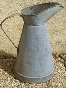 broc  ancien  en  zinc, vintage