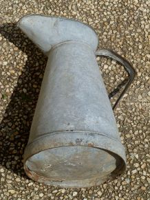 broc  ancien  en  zinc, vintage