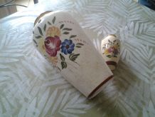 2 vases anciens motif fleurs