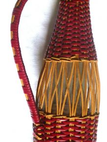 bouteille ancienne recouverte d'osier, vintage