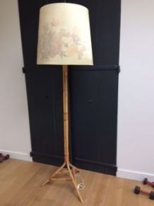 Lampadaire en rotin tripode