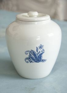 Pot en faïence de Delft 