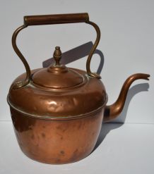 Bouilloire en cuivre et laiton vintage.