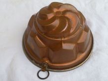 Moule ancien à gâteau en cuivre étamé