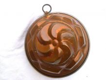 Moule ancien à gâteau en cuivre étamé