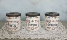 Lot de 3 pots à épices faïence couvercle bois  anneau métal