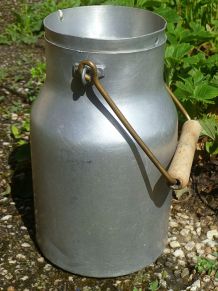 bidon a lait ancien  en  aluminium