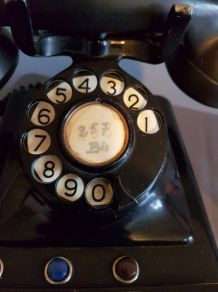 ancien téléphone en bakélite noire années 40