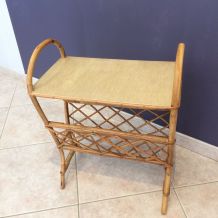 Porte revues ,bout de canapé  en rotin 