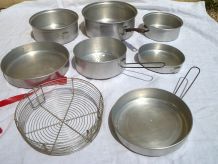 gamelles  de  camping en  alu  ,  vintage
