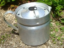 Pot a  lait Aluminium Ancien