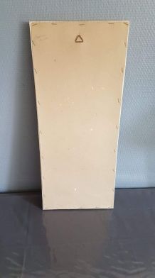 broderie encadrée vintage fleurs sur tissu noir 