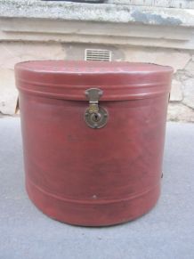 ancienne grosse boite a chapeau