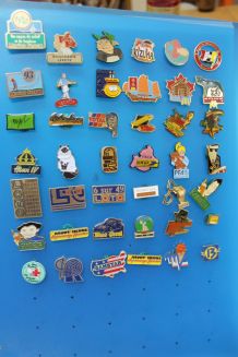 lot de 42 pins divers