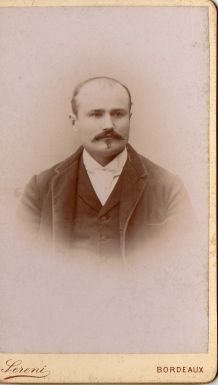 photo ancienne homme à la moustache vers 1900