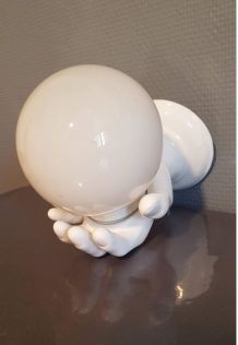 applique murale main céramique blanche  globe opaline blanc