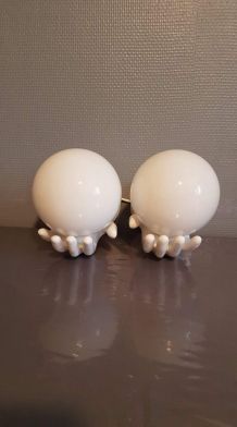 paire d'appliques mains  céramique blanche + globes opaline 