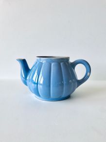 Ancienne théière en céramique bleue