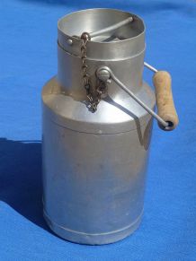 bidon  a lait en  aluminium , vintage