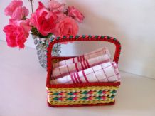 Petit panier vintage en scoubidou