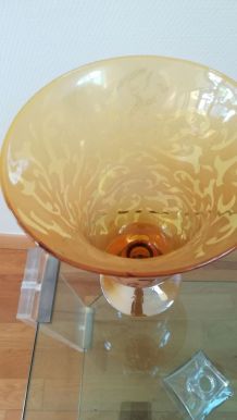 Vase de couleur jaune