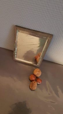 petit miroir ancien  verre biseauté cadre métal doré