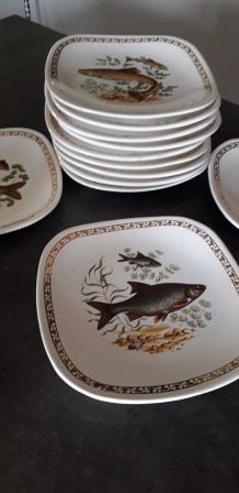 12 assiettes à poisson Longchamp