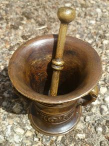 mortier  et  pilon  ancien  ,  vintage