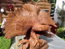Sculpture en bois faite a la main  représentant un aigle