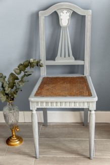 Chaise ancienne à lyre et assise cannage relookée