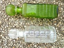 lot de 2 anciens flaçons en  verre , vintages