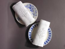 2 Serviettes de Table Brodées Monogramme R.P Français