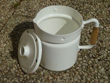 Pot a  lait Aluminium Ancien, peint