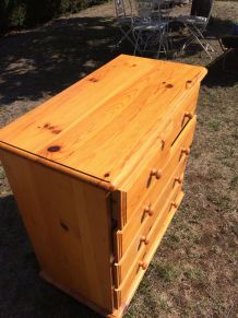 Commode en pin massif