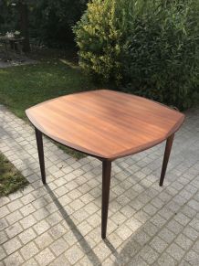 Table à manger scandinave édité par Gustav Bahus 1960