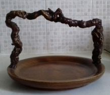 Plateau bois et cep de vigne. 