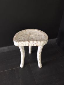 Tabouret trépied en bois