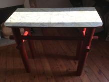 console avec pieds mandrins- plateau marqueté billets train.