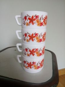 Tasses des années 70