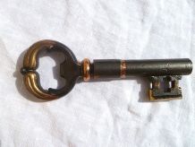 clée  tire bouchon, decapsuleur en metal,  vintage