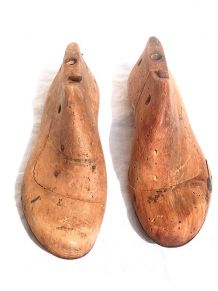 paire  d'embauchoirs  bois anciens