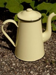 pichet , cafetière en tole émaillée ,  vintage
