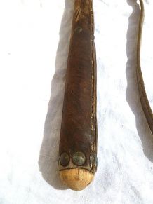 fouet  ancien   en  cuir ,  vintage
