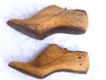 paire  d'embauchoirs anciens en  bois, vintage