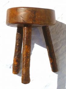 Tabouret de traite tripode , ancien