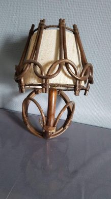 applique vintage en rotin et abat-jour tissu beige