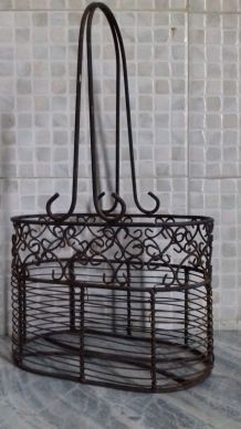 Porte bouteilles en métal rouillé 