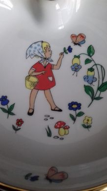 Assiette pour bébé porcelaine de Limoges. 